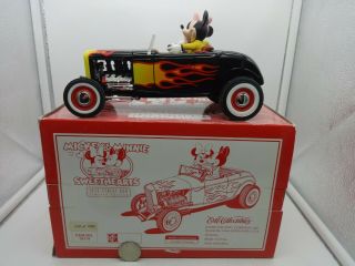 Ertl Le Mickey & Minnie " Sweethearts " 1932 Street Rod W/ 2 Disney Figures & Box
