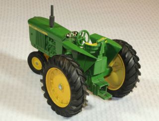 Vintage 1/16 John Deere 3010 Narrow Front Toy Tractor 2