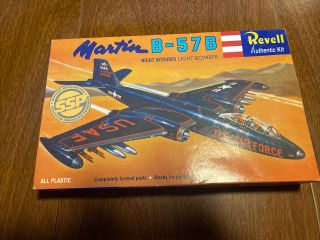 Revell 85 - 0230 Martin B - 57b Night Intruder Light Bomber Model Kit