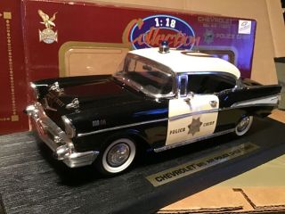 1957 Chevy Belair Police Chief Road Signature 1/18 Special Edition Black & White