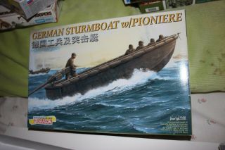 Shanghai Dragon 1:35 Wwii German Sturmboat W/ Pioniere