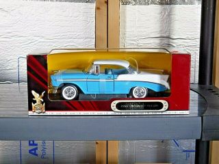 Road Signature 1956 Chevrolet Bel Air Hard Top Blue/white 1:18 Scale 92129 (b - 1)
