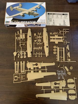 1979 Vintage Revell 1/72 B - 24d Liberator " Strawberry Bitch " 4403 No Decals