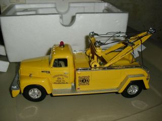 1957 International Tow Truck Philadelphia Fire Co.  No 3 First Gear 1:34 18 - 1347