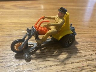 Vintage Hot Wheels Rrrumblers Motorcycle 3 Squealer Redline Era Mattel W/ Rider