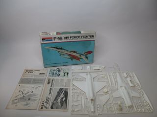 1976 Monogram F - 16 Air Force Fighter 1:48 Plastic Model Kit 5401 Open
