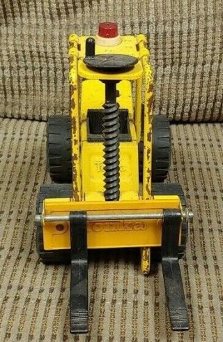 VINTAGE 1970 ' S SMALL TONKA FORKLIFT WITH LIFT AND MOVEABLE FORKS 52900 3