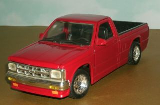 1/24 Scale 1992 Chevrolet S - 10 Diecast Model Pickup Truck (7.  5 ") Revell Red