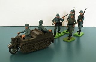 Britains Deetail German Kettenkrad And Infantry Wwii Toy Soldiers
