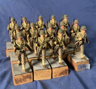 Soldat.  Wwii Us Marines Marching.  Set Of 14 Toy Soldiers