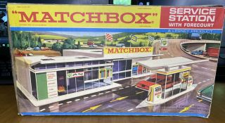 Vintage Rare Matchbox Service Station With Forecourt Made In England Lesney