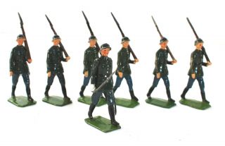 Britains Toy Lead Soldiers GERMAN INFANTRY MARCHING AT THE SLOPE,  432 2