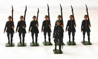 Britains Toy Lead Soldiers GERMAN INFANTRY MARCHING AT THE SLOPE,  432 3