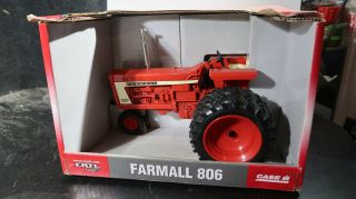 Ertl Boxed 1:16 Farmall 806 Farm Tractor
