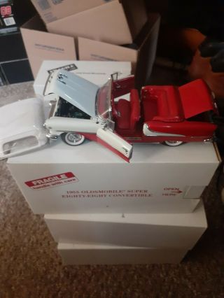 Danbury 1955 Oldsmobile Eighty - Eight Convertible 1 24th Scale Diecast
