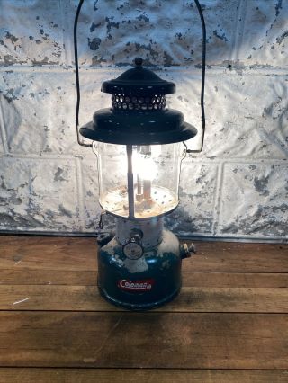 Vintage 1963 Coleman Lantern Model 220e With Globe Dated 4/63