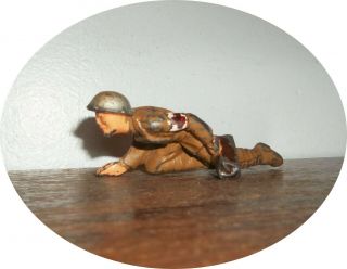 Invc988 Neat Soldier Red Cross Medic Crawling With Bag Barclay / Manoil
