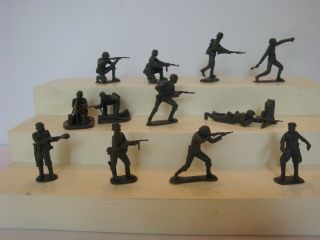 Classic Toy Soldiers / 1/32 Ww Ii German Infantry Set 1 / 11 In All 11 Poses