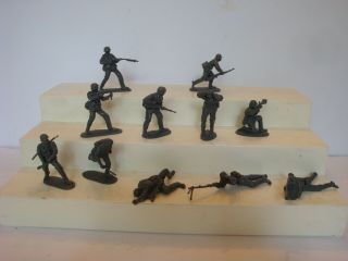 Classic Toy Soldiers / 1/32 Ww Ii German Assault Squad / 11 In All 11 Poses