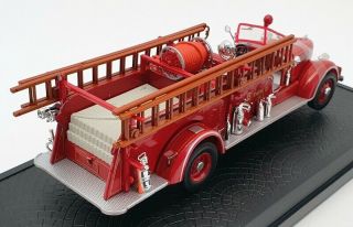 Signature Models 1/32 Scale 32400 - 1939 Packard Fire Engine - Red 2