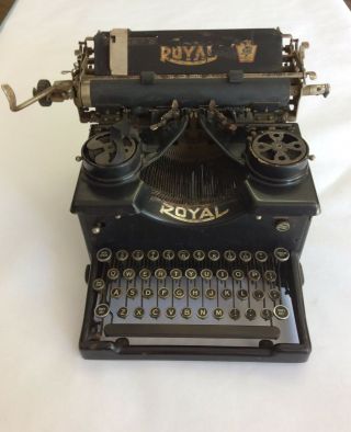 Antique Royal 10 Typewriter Glass Sides Serial 855207 Black Keys White Letters
