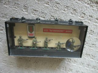 Vintage Pocket Force Soldiers - Us 1st Infantry Wwii Plastic Soldiers In Case