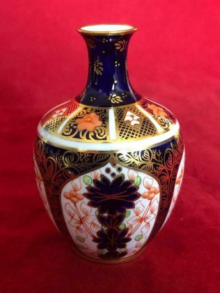 Fine Antique Royal Crown Derby Imari Porcelain Hand Painted Vase.