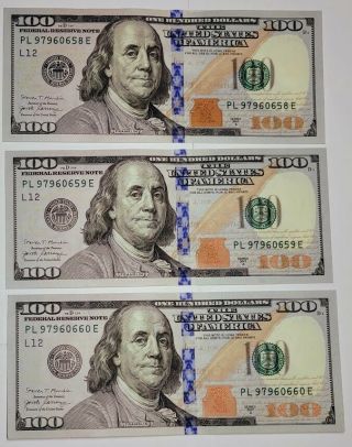 Pl 97960658 E - $100 Dollar Bills,  Sequential Serial Numbers 2017a 3 Notes Unc