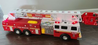 Tonka Lights & Sound Rescue Oversized 32 " Fire Truck 328 With Extension Ladder