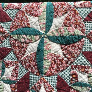 Vintage Hand Quilted Patchwork Quilt Flowers and Fans Green Red Pink 64” x 80” 3