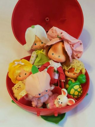 Vintage 1980s Strawberry Shortcake Carry Case With Dolls And Accessories