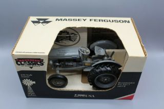 Scale Model Massey Ferguson To - 20 Farm Tractor Gray Die - Cast 1:16 - Ffa Edition