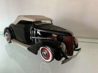 Danbury 1936 Ford Deluxe Hot Rod Convertible 1:24 Scale W/box