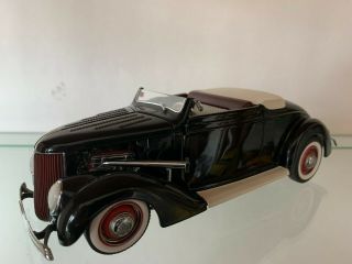 Danbury 1936 Ford Deluxe Hot Rod Convertible 1:24 Scale w/Box 2