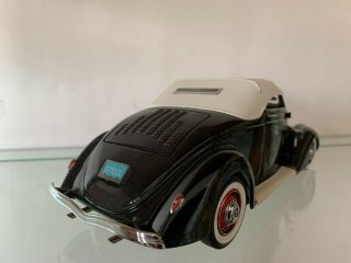 Danbury 1936 Ford Deluxe Hot Rod Convertible 1:24 Scale w/Box 3
