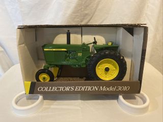 Ertl - John Deere 1960 Model 3010 Tractor,  1/16,  Die Cast,  5635,