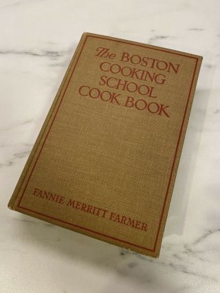 Cookbook : The Boston Cooking - School Cook Book / Farmer / 1937 6th Edition