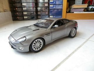 Aston Martin Vanquish James Bond 007 1/18 Beanstalk Miniature