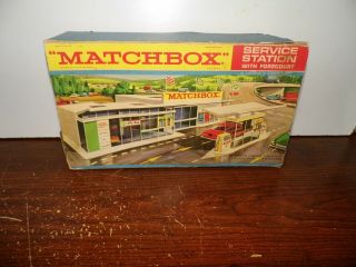 Vintage Matchbox Service Station With Forecourt Mg - 1