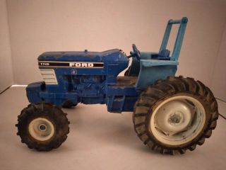 Ertl Ford Model 7710 Blue Toy Tractor Diecast