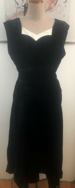 Vintage Mid Century Black Velvet Cream Lace Trim Circle Skirt Dress 10