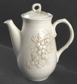 Metlox - Poppytrail - Vernon Antique Grape White Coffee Pot 352225