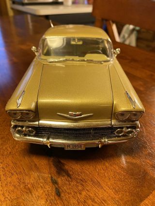 1:18 1958 Chevy Impala Gold Ertl - No Box