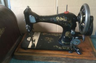Antique Vintage Singer Hand Crank Sewing Machine And Case