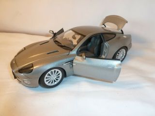 Aston Martin Vanquish Scale 1/18 Unboxed