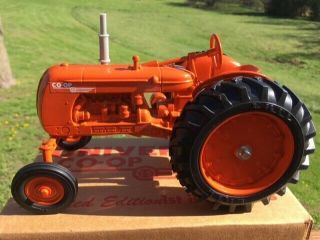 Co - Op Universal E - 5 Diecast Tractor By Ertl 1st In A Series 1/16 Scale