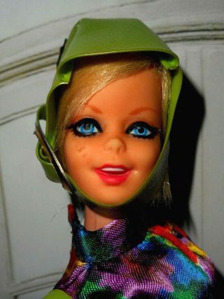 Vintage Barbie Tlc Twiggy Doll In Maddie Mod Flower Power 1725 Near Complete