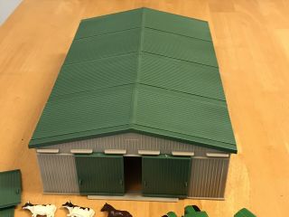 ERTL 1/64 Farm Country Machine Shed with Green Roof & Doors W/ Tractors Animals 2