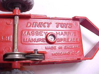 1950s DINKY TOYS MINIATURE FARM MACHINE MASSEY HARRIS MANURE SPREADER V.  FINE 2