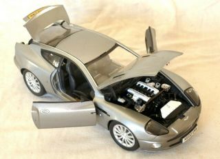 James Bond Aston Martin Vanquish Die Cast Model Scale 1/18 Car Beanstalk Group